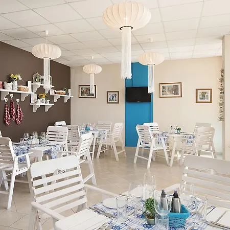 Ξενοδοχείο με διαμερίσματα Sunrise 4*