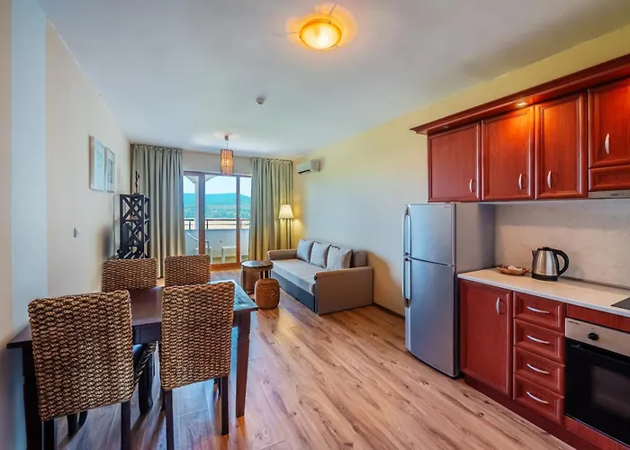 Sunrise Aparthotel 4*